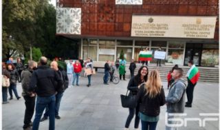 Старозагорци излязоха на протест срещу "здравния фашизъм"