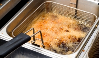 Хванаха нафта с използвано олио