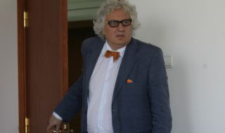 Георги Лозанов: Комунизмът тепърва трябва да пада