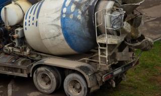 Превозват бежанци в бетоновоз