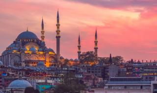 В най-големите турски градове има забрана за излизане от дома