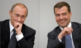 Медведев и Путин разменят местата си