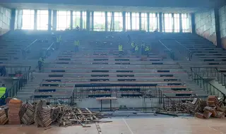 Започна ремонтът на зала "Диана" в Ямбол (СНИМКИ)