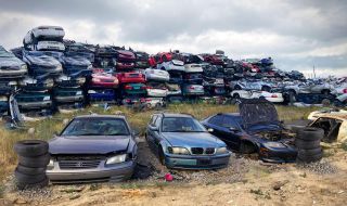 5000 коли за унищожаване или най-голямата автоморга в света (ВИДЕО)