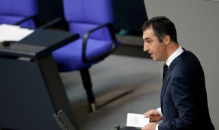 Турски град отнема почетното гражданство на германски депутат, германски му го връчва