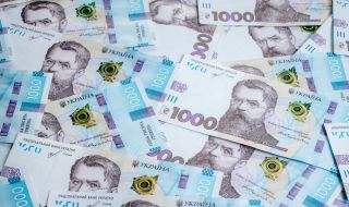 Забраниха на украинците да превеждат гривни във валутни карти на чужди банки