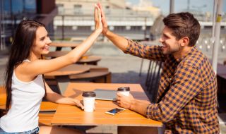 Знаците, че той иска да сте само приятели