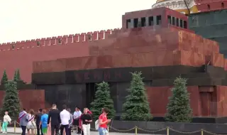 Ремонтират мавзолея на Ленин