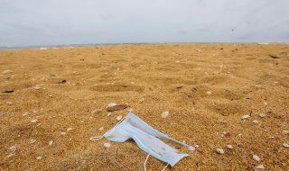 Доклад: 26 000 тона COVID отпадъци са в Световния океан, 87% от тях са от болниците