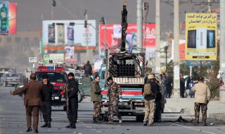 Ракетен обстрел в Кабул преди ключови преговори