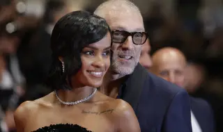 Любимата на Венсан Касел публикува ВИДЕО полугола на фона палми и океан