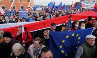 Задържаха племенника на премиера на протестите в Полша