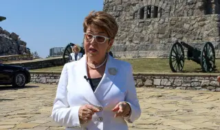 Руският посланик поднесе цветя на Шипка