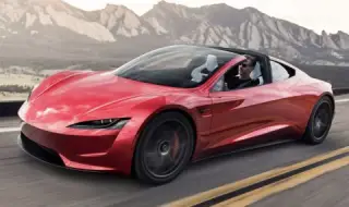 Мъск каза, че Tesla Roadster “дори не е автомобил”
