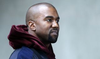 Разграбиха за минута на търг маратонки на Кание Уест