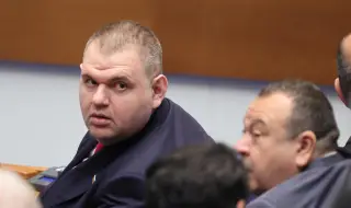 Полетите на Пеевски и Атанасова: важните въпроси