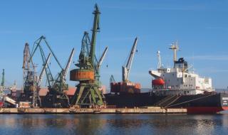 Затвориха пристанищата във Варна и Бургас заради силен вятър