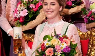 22-годишната Линеа е новата Кралица на бирата в Бавария ВИДЕО