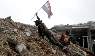 Сирийската армия контролира Алепо, отстъпва от Палмира