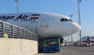 Самолет от Иран излезе от пистата в Истанбул