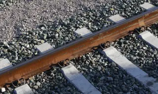 Опасна железопътна артерия във Враца