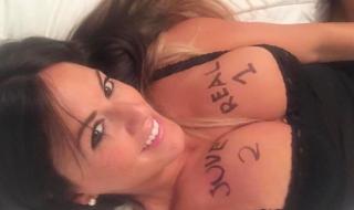 Сексапилна фенка прогнозира победата на Ювентус