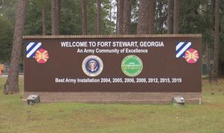 Четиричленно семейство е открито мъртво в базата на американската армия Форт Стюарт в Джорджия ВИДЕО