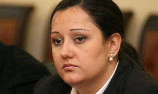 Павлова: Не може да спираме работа по важни обекти