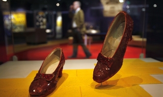 $300 000 за ремонт на обувките на Дороти