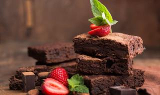 Рецепта на деня: Шоколадово брауни с ягоди
