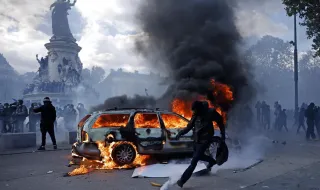 At the Elysee Palace! French high school students continue protests after meeting with Macron