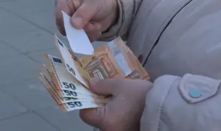 В Пловдив: Банкомат пусна бял лист вместо 50 евро