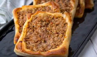Рецепта на деня: Отворен бюрек с кайма