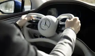 Революцията е в ход: Mercedes-Benz интегрира електронно кормилно управление в серийните си автомобили