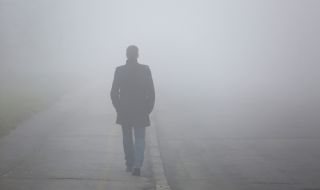 Бус уби пешеходец в гъста мъгла