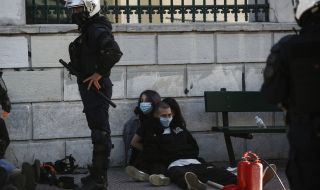 Гръцката полиция използва сълзотворен газ на студентски протест