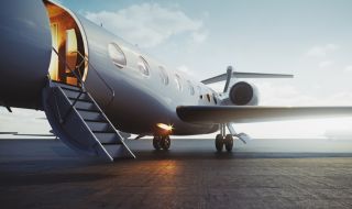 Социалните мрежи призовават известните личности да слязат от частните си самолети