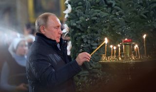 Путин залита на рождественското богослужение в храма в Ново Огарьово (ВИДЕО)
