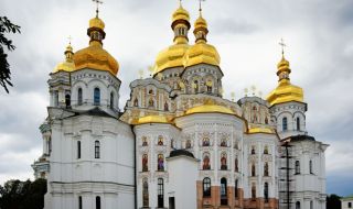 Киевско-Печерската лавра помоли Зеленски да остави две църкви на УПЦ