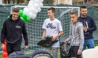 Кирил Десподов дари 112 топки на футболните школи и училища в Разград