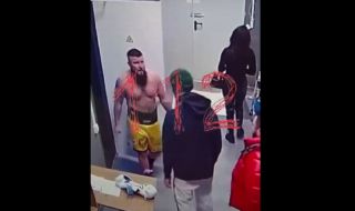 Треньор разби носа на свой боец в MMA шоу в Русия (ВИДЕО)