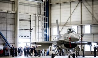 Зеленски посети военновъздушна база в Айндховен
