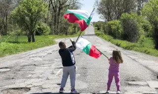 Протест затвори за два часа пътя Ямбол-Средец СНИМКИ