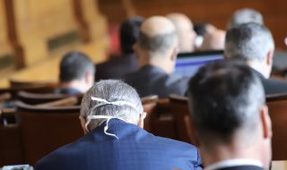 Дилов-син поиска парламентът да приключи работа заради Разпети петък, но не се прие 