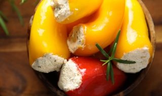 Рецепта на деня: Мариновани люти чушки със сирене
