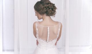 Разголена булка взриви мрежата с роклята си (СНИМКА)