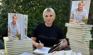 Силвена Роу  дарява 100 книги с кауза на 35 български читалища
