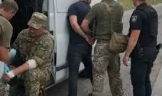 "Бусифициран" мъж прободе с нож военен във Виница