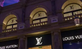 Монограмът на Louis Vuitton навърши 130 години