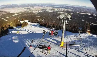 Пиян мъж изпочупи кабинки на въжения лифт в Боровец